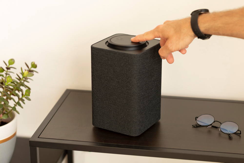 Wireless vs Wired Loudspeakers – Which Is Better for Your Home?